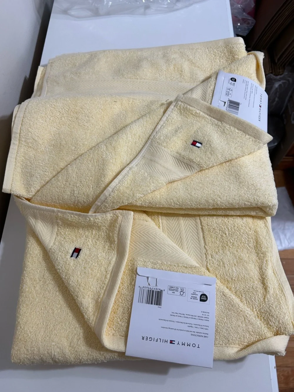 NWT Set of Two Tommy Hilfiger Bath Towels